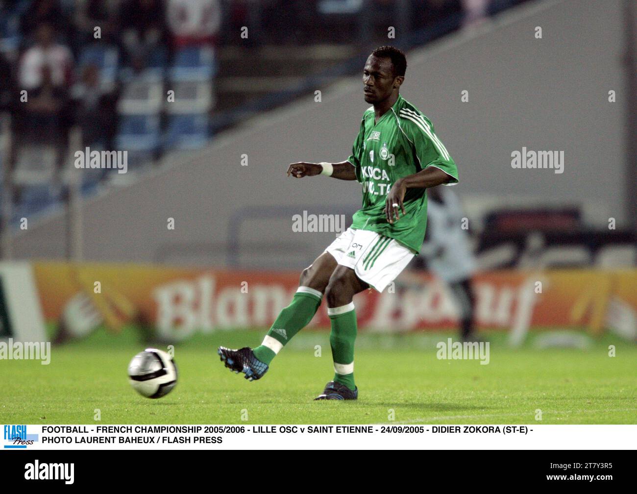 FOOTBALL - CHAMPIONNAT DE FRANCE 2005/2006 - LILLE OSC - SAINT ETIENNE - 24/09/2005 - DIDIER ZOKORA (ST-E) - PHOTO LAURENT BAHEUX / PRESSE FLASH Banque D'Images