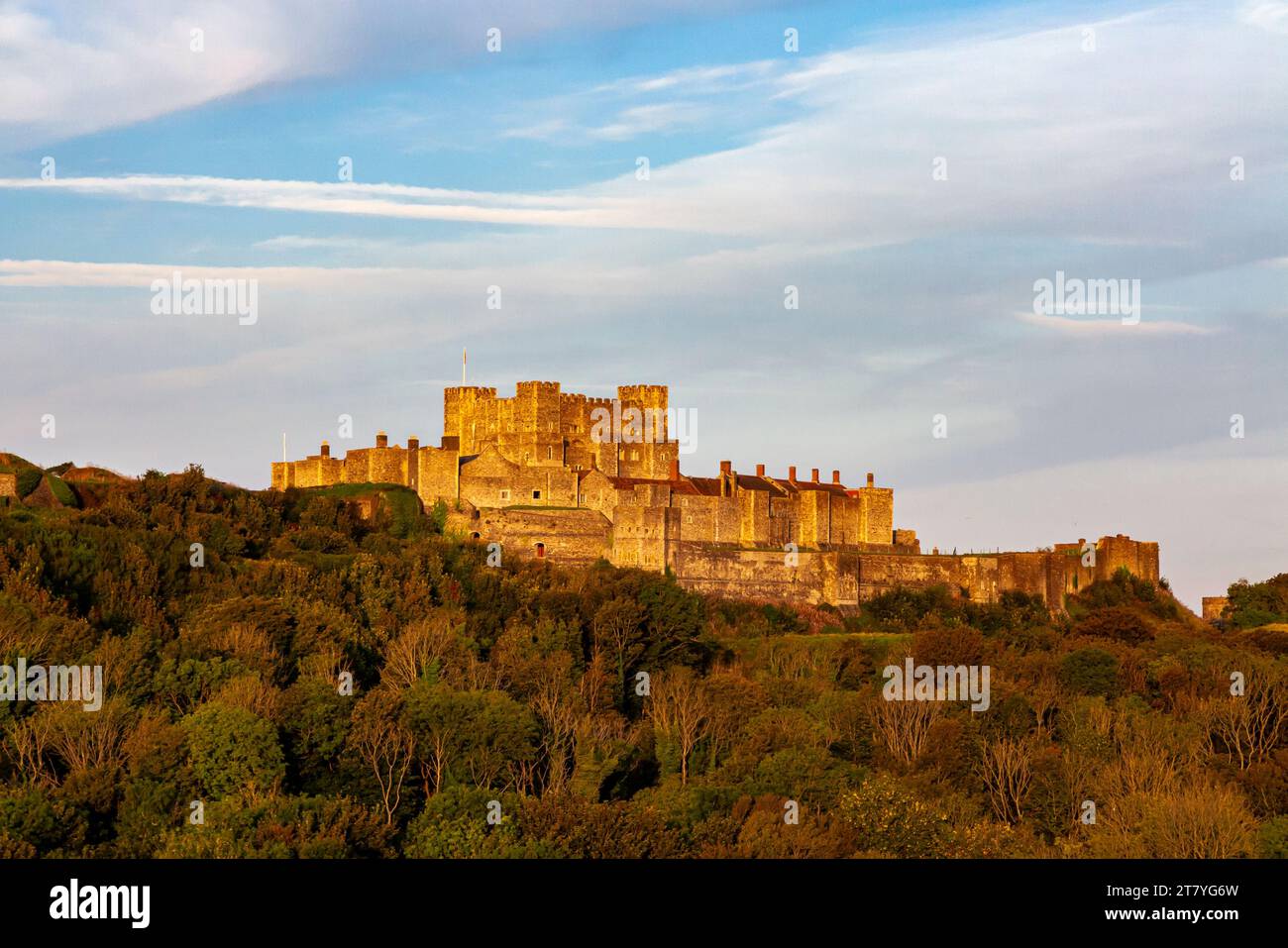 Extérieur du château de Douvres dans le Kent Angleterre Royaume-Uni un château médiéval construit au XIIe siècle pour le roi Henri II, l'un des plus grands châteaux d'Angleterre. Banque D'Images