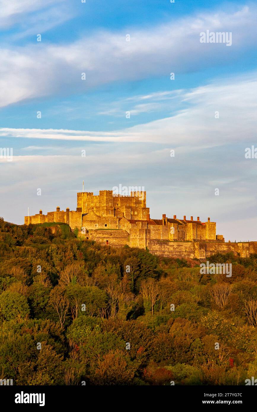 Extérieur du château de Douvres dans le Kent Angleterre Royaume-Uni un château médiéval construit au XIIe siècle pour le roi Henri II, l'un des plus grands châteaux d'Angleterre. Banque D'Images