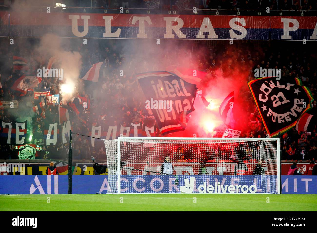 Fans du PSG lors du championnat de France L1 match de football le Classico entre le Paris Saint-Germain et l'Olympique de Marseille le 27 octobre 2019 au Parc des Princes à Paris, France - photo Mehdi Taamallah / DPPI Banque D'Images