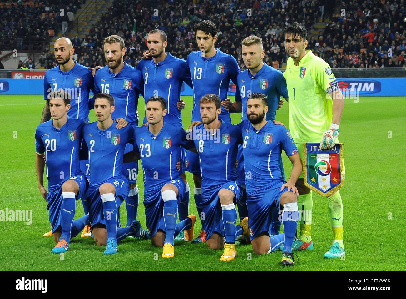 Team of Italy pose pour les photographes lors du Championnat d'Europe de l'UEFA 2016 qualifiant le Groupe H entre l'Italie et la Croatie le 16 novembre 2014 au stade Giuseppe Meazza de Milan, Italie. Photo Massimo Cebrelli / DPPI Banque D'Images