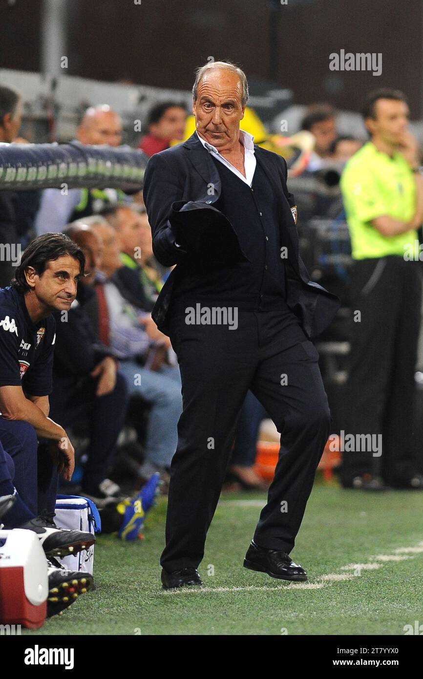 Giampiero Ventura entraîneur-chef du Torino FC réagit lors du championnat italien 2014/2015 Serie A match de football entre Genoa CFC et Torino FC au stade Luigi Ferraris le 11 mai 2015 à Gênes, Italie. Photo Massimo Cebrelli/DPPI Banque D'Images