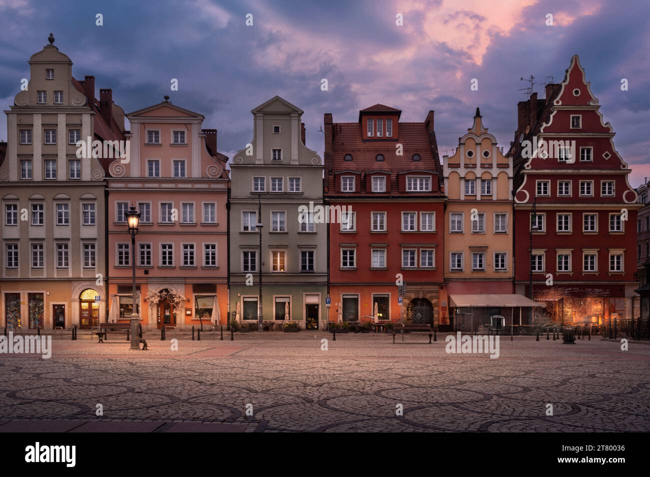 Rangée de maisons colorées prises à Plac Solny, Wroclaw, Pologne Banque D'Images