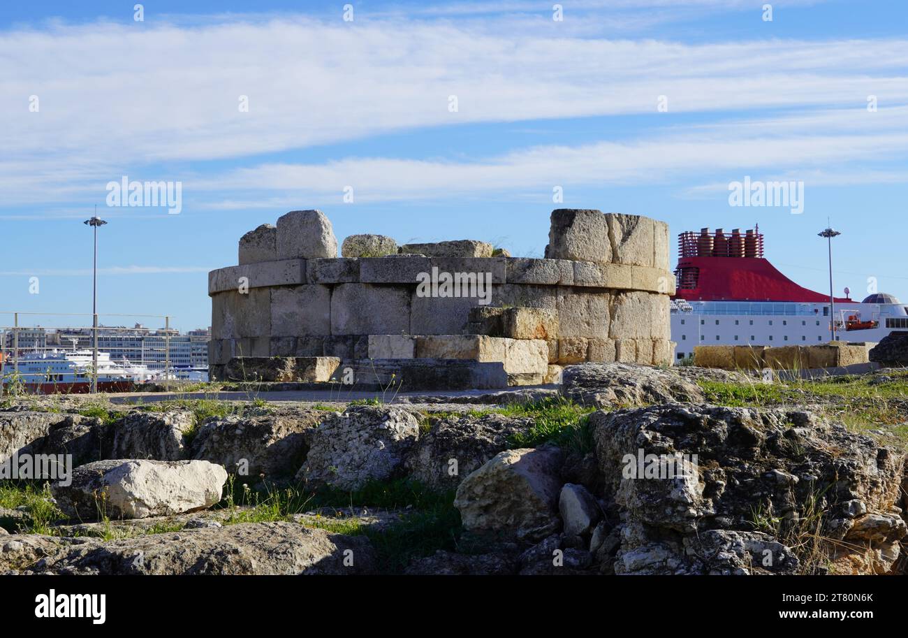 Ruines de la porte Eetioneia ou Ietionia des anciennes fortifications du Pirée, de 411 av. J.-C. Banque D'Images