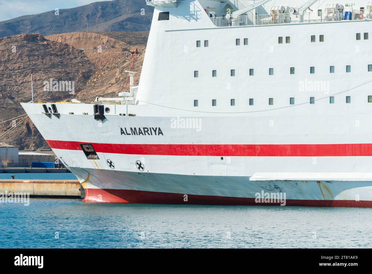 ALMERIA, ESPAGNE - 07 NOVEMBRE 2023 Un navire à passagers desservant la route reliant Almeria en Espagne à Melilla en Afrique a été construit en 1981, le navire ca Banque D'Images