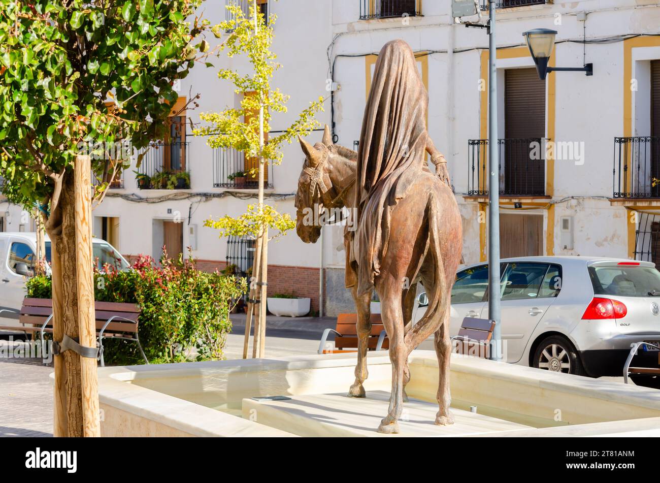 SERON, ESPAGNE - 05 NOVEMBRE 2023 Un monument de bronze appelé la mariée de Seron représentant une mariée sur un cheval qui devait l'emmener à la ville de Baza à M. Banque D'Images
