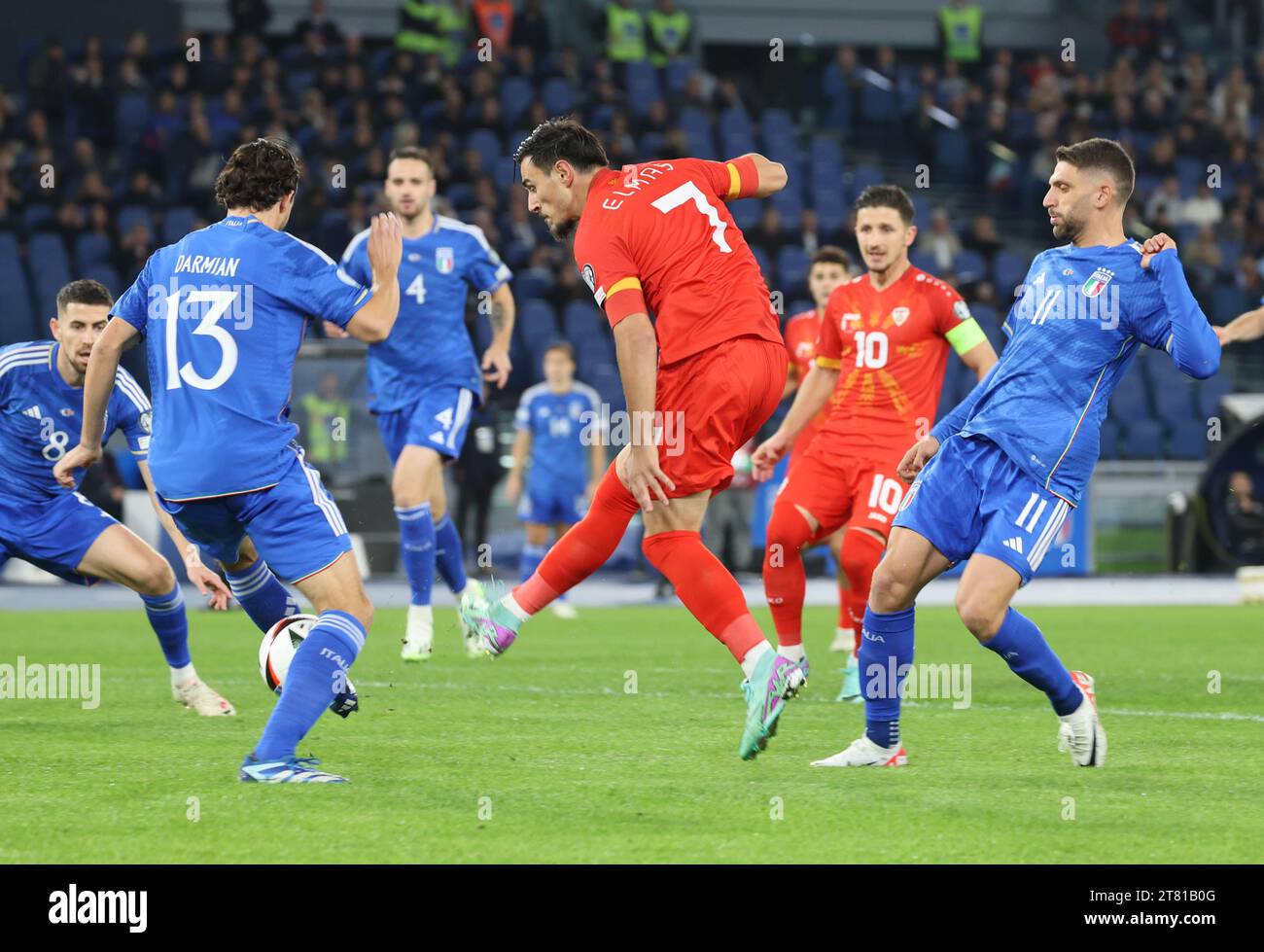 Roma, Latium, Italie. 17 novembre 2023. Eljif Elmas (Macédoine du Nord) Roma, 17/11/2023, lors du match de football valable pour les qualifications pour l'EURO 2024, entre les équipes nationales d'Italie et de Macédoine au stade olympique de Rome. (Image de crédit : © Fabio Sasso/ZUMA Press Wire) USAGE ÉDITORIAL SEULEMENT! Non destiné à UN USAGE commercial ! Banque D'Images