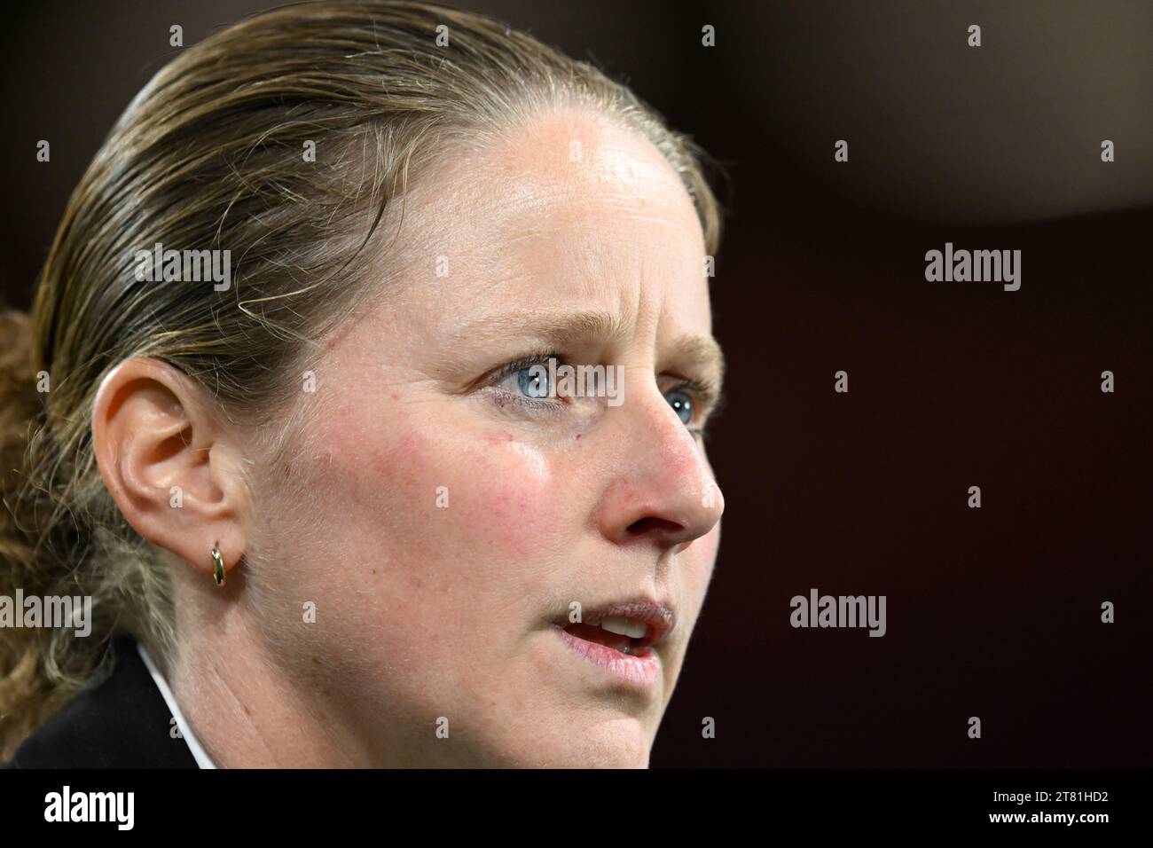 AMSTERDAM - Suzanne Bakker, entraîneure de l'Ajax, lors du match de Ligue des champions féminine de l'UEFA dans le groupe C entre l'Ajax Amsterdam et le Paris Saint Germain au Johan Cruijff Arena le 15 novembre 2023 à Amsterdam, pays-Bas. ANP | Hollandse Hoogte | GERRIT VAN COLOGNE Banque D'Images