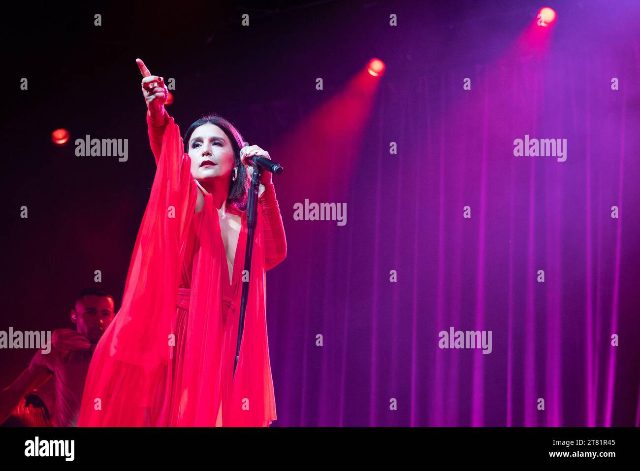 Londres, Royaume-Uni. 17 novembre 2023. La chanteuse Jessie Ware se produit à Alexandra Palace dans le cadre de Her That! Se sent bien ! Visite. Crédit : Katie Collins/EMPICS/Alamy Live News Banque D'Images