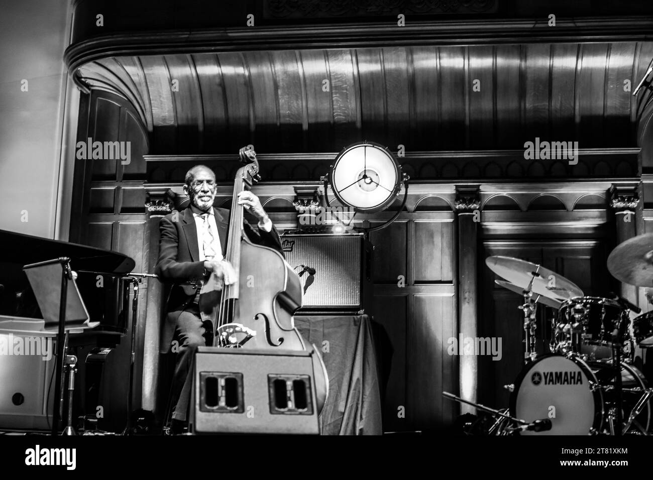 Ron carter, la légende du jazz trois fois récompensé par un Grammy Award et le bassiste de jazz le plus enregistré de l’histoire, a fait sa première apparition au Royaume-Uni en plus de huit ans avec son Quartet « Foursight ». Le groupe comprend le batteur Payton Crossley, le saxophoniste ténor Jimmy Green et la pianiste vedette Renee Rosnes. Banque D'Images