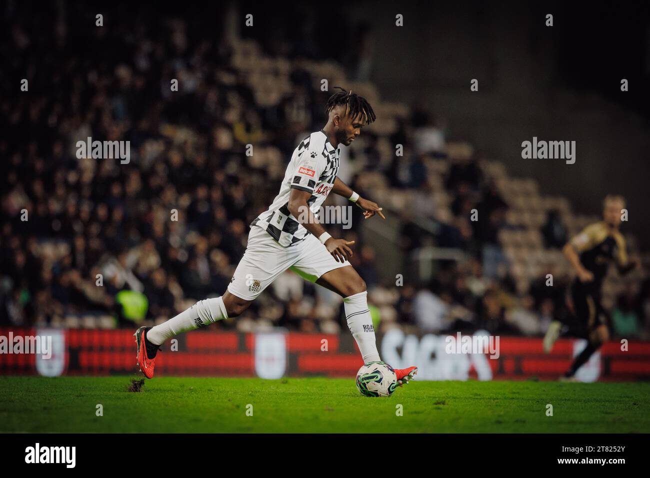 Chidozie Awaziem lors du match de Liga Portugal 23/24 entre le Boavista FC et le Sporting CP à l'Estadio do Bessa Seculo XXI, Porto, Portugal. (Maciej Rogows Banque D'Images