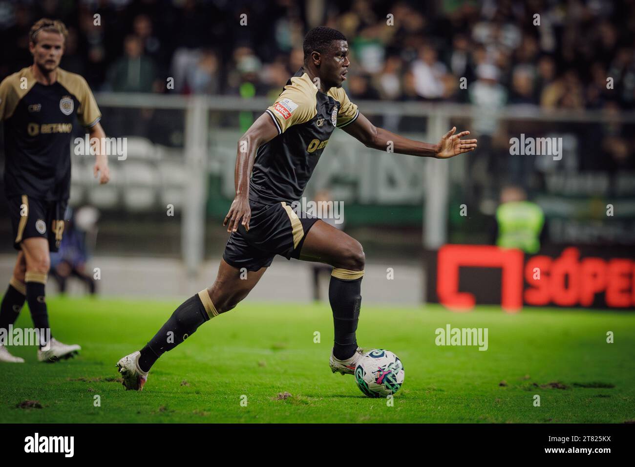 Ousmane Diomande lors du match de Liga Portugal 23/24 entre le Boavista FC et le Sporting CP à l'Estadio do Bessa Seculo XXI, Porto, Portugal. (Maciej Rogows Banque D'Images