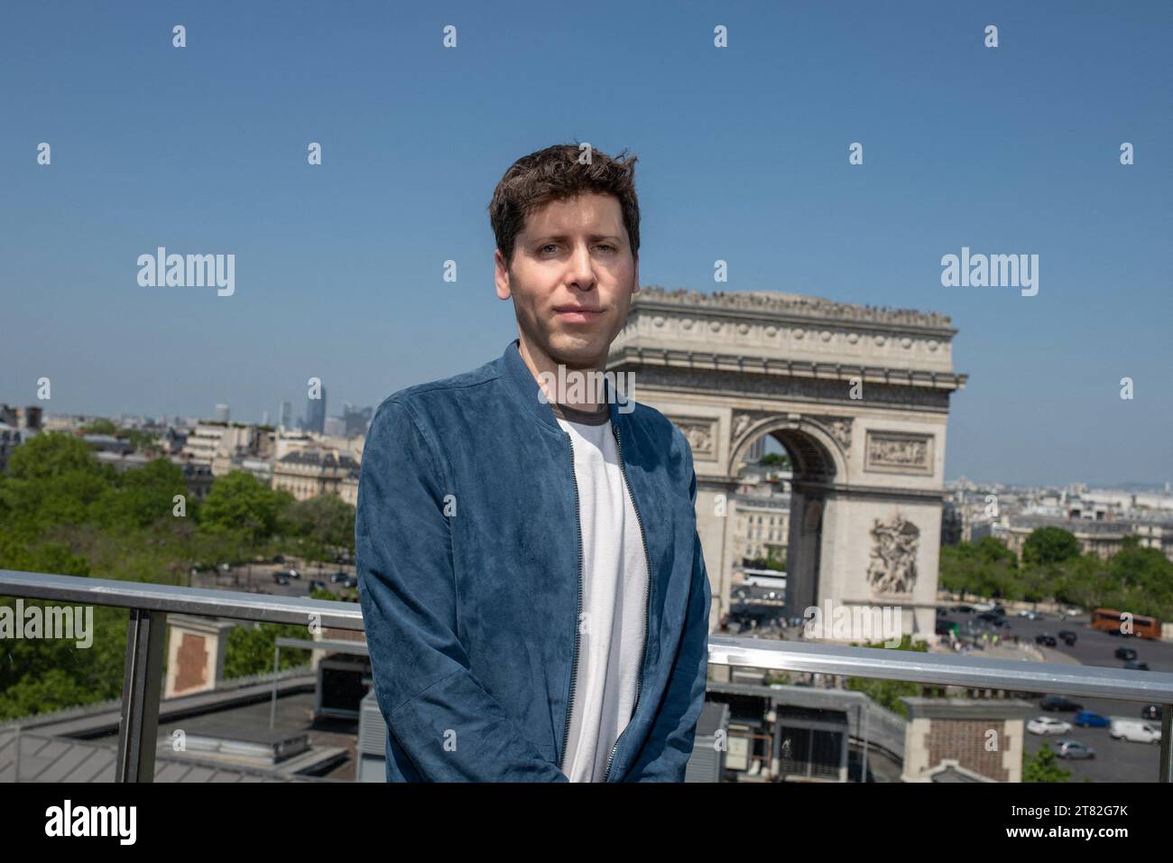 Paris, France. 18 novembre 2023. La photo du dossier datée du 26 mai 2023 montre Sam Altman, co-fondateur d'OpenAI, photographié au siège social de Publicis à Paris, en France. Sam Altman, le chef de la société d'intelligence artificielle OpenAI, a été évincé par le conseil d'administration de la société, qui a déclaré qu'il avait perdu confiance dans sa capacité à diriger l'entreprise. Le conseil a déclaré que M. Altman n'avait pas été «toujours franc avec ses communications», ce qui a entravé sa capacité à exercer ses responsabilités. Photo de Khanh Renaud/ABACAPRESS.COM crédit : Abaca Press/Alamy Live News Banque D'Images