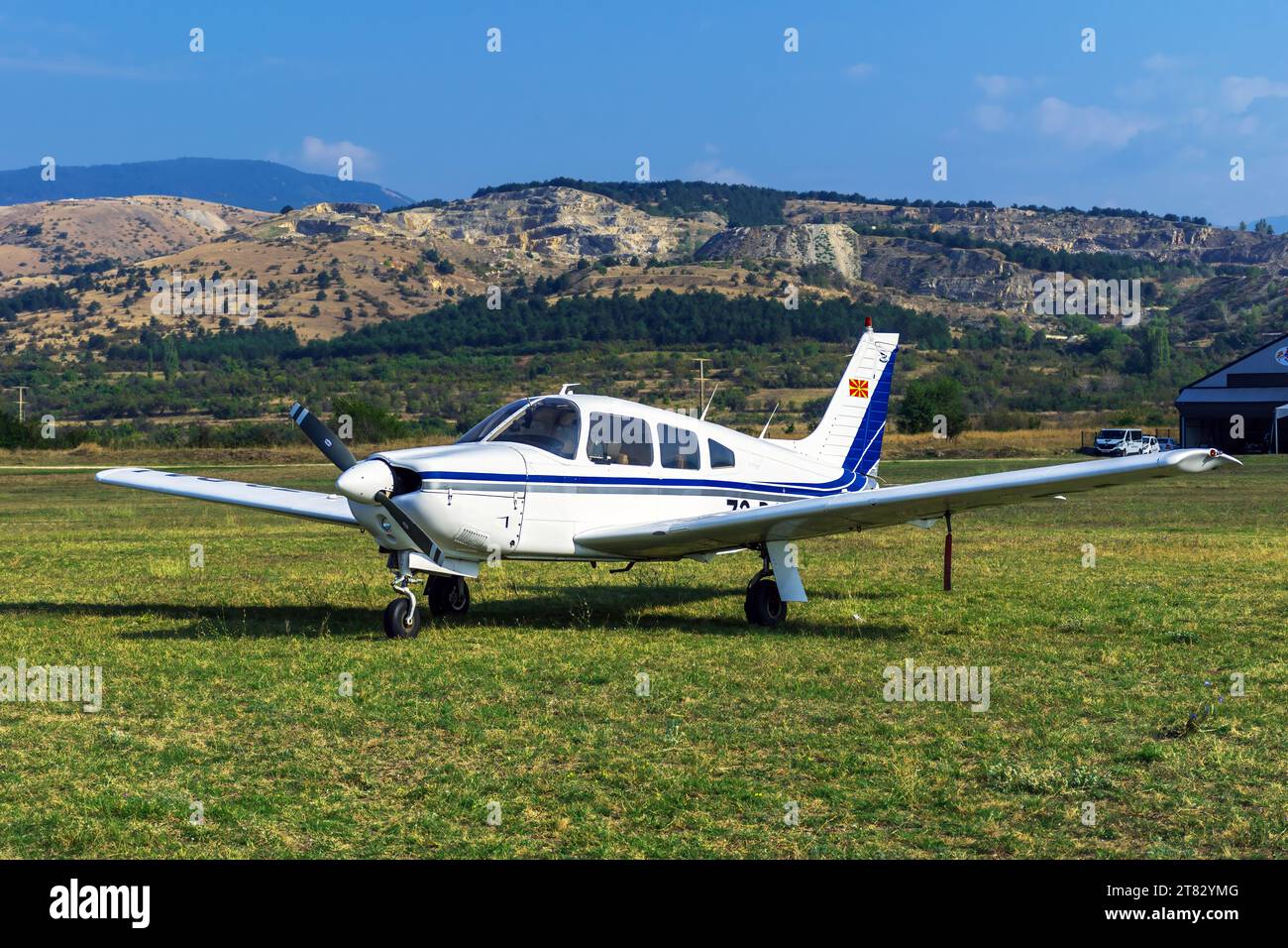 Le 16 septembre 2023, un grand spectacle aérien a eu lieu à l'aérodrome de Stenkovec pour célébrer le 100e anniversaire de l'Aero Club Skopje. Banque D'Images