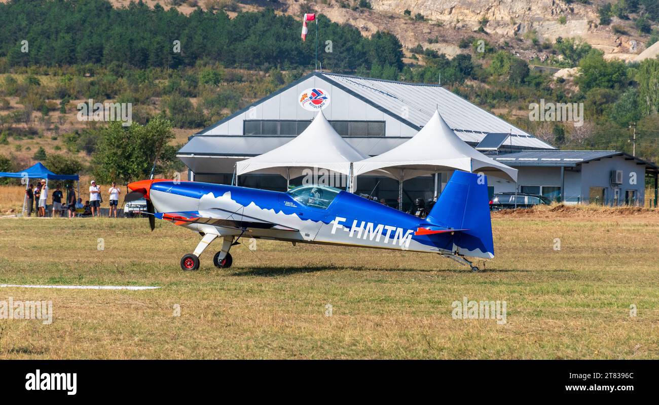 Le 16 septembre 2023, un grand spectacle aérien a eu lieu à l'aérodrome de Stenkovec pour célébrer le 100e anniversaire de l'Aero Club Skopje. Banque D'Images