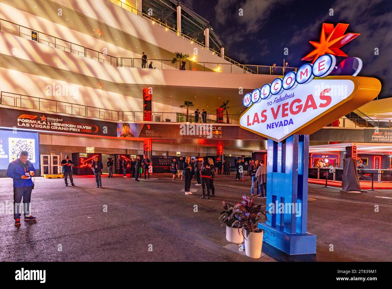 Las Vegas, Nevada - 17 novembre 2023 : ambiance de l'intérieur du paddock au Heineken Silver Las Vegas Grand Prix au Las Vegas Strip circuit. Crédit : Nick Paruch / Alamy Live News Banque D'Images