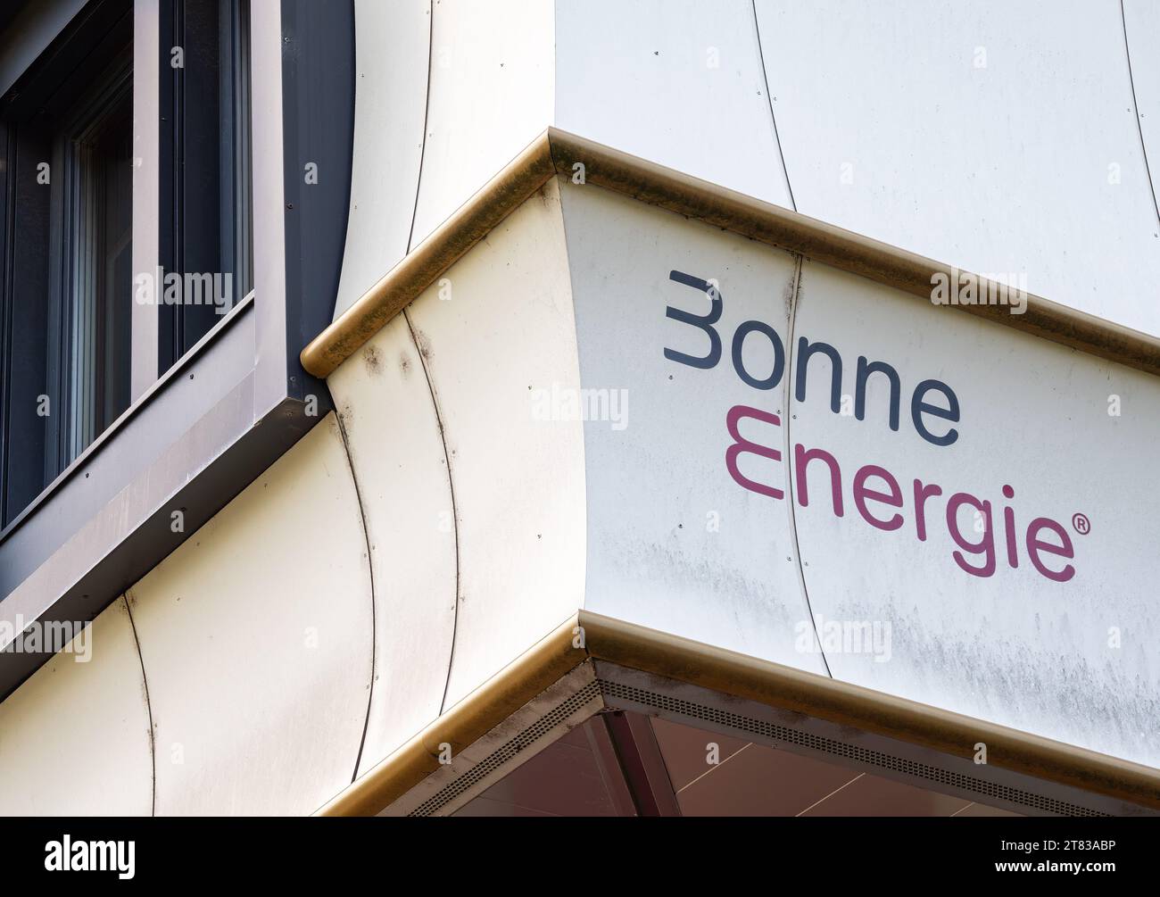 Grenoble, France - 1 octobre 2023 : bonne Energie est l'immeuble de bureaux à énergie positive Banque D'Images