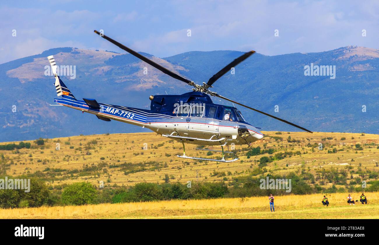 Le 16 septembre 2023, un grand spectacle aérien a eu lieu à l'aérodrome de Stenkovec pour célébrer le 100e anniversaire de l'Aero Club Skopje. Banque D'Images