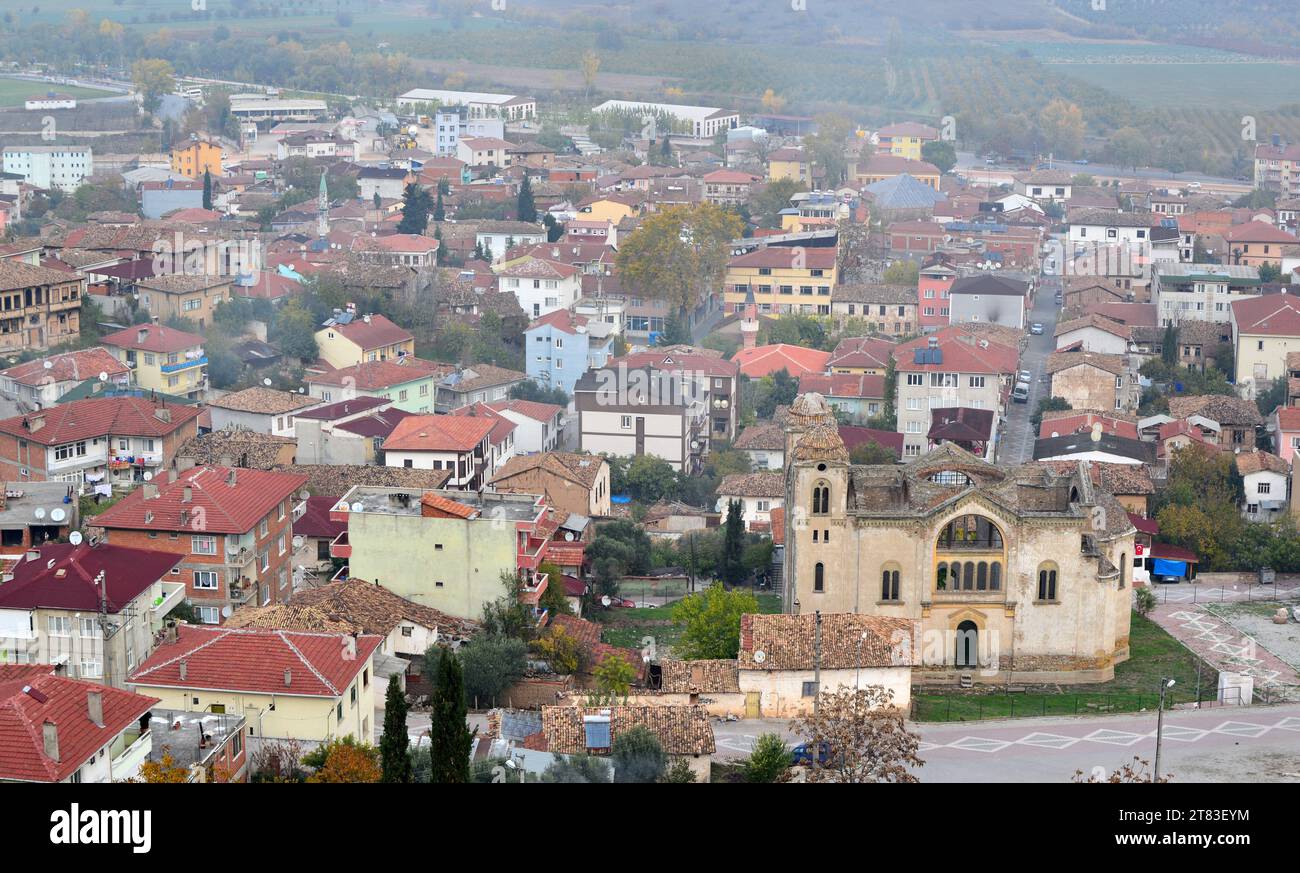 Osmaneli est une vieille ville située à Bilecik, en Turquie. Il a des maisons historiques, des églises et des mosquées. Banque D'Images