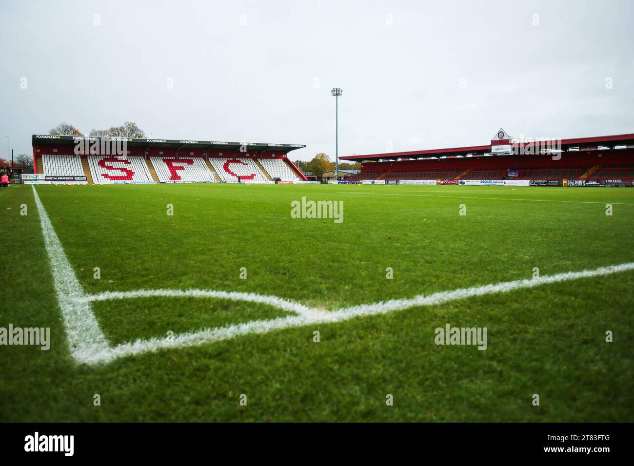 Une vue générale du stade Lamex pendant le match Sky Bet League One au stade Lamex, Stevenage. Date de la photo : Samedi 18 novembre 2023. Banque D'Images