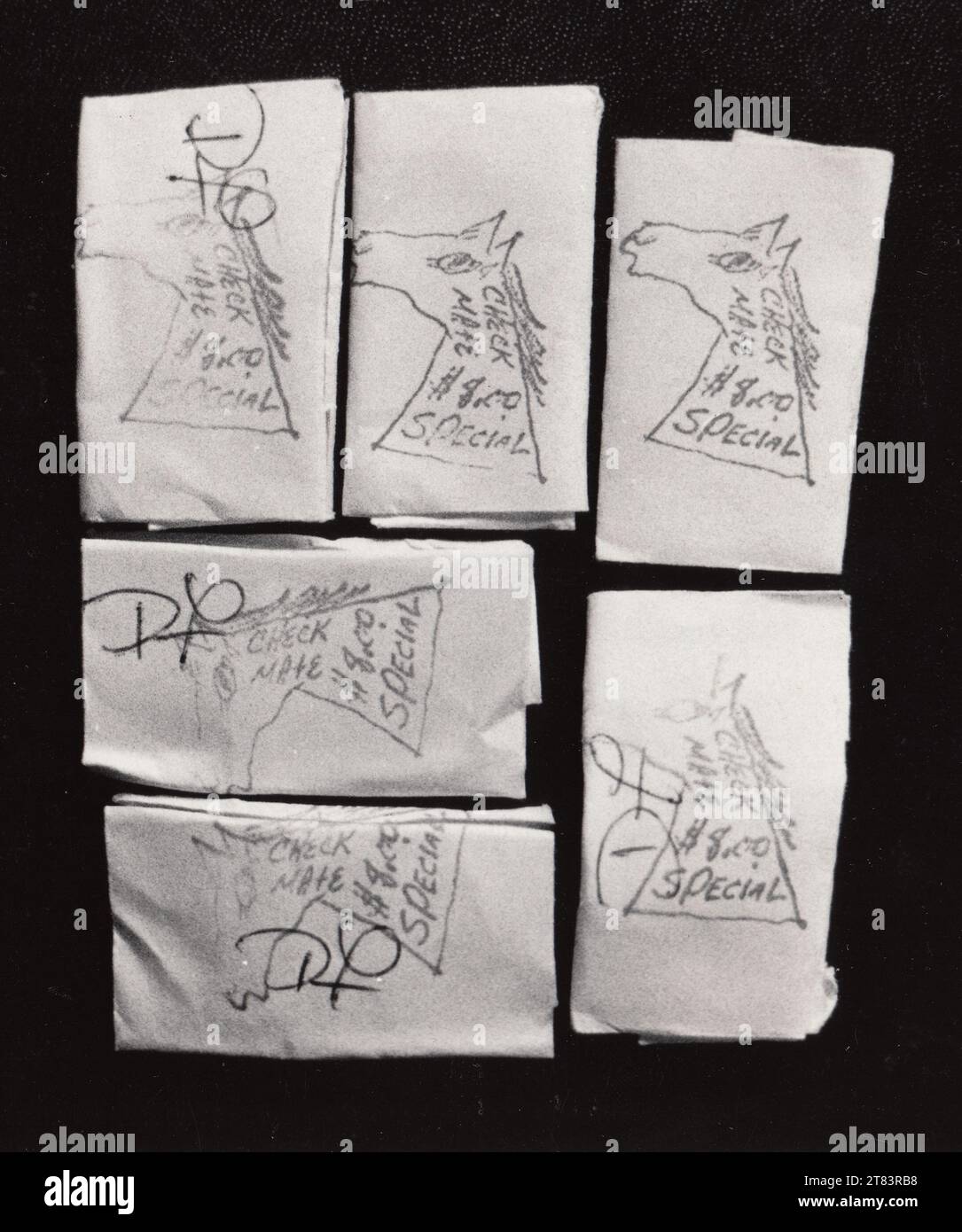 Héroïne, paquets d'héroïne de Checkmate. Vieille photo de presse des États-Unis. [1983 presse photo abus de drogue héroïne.] Banque D'Images