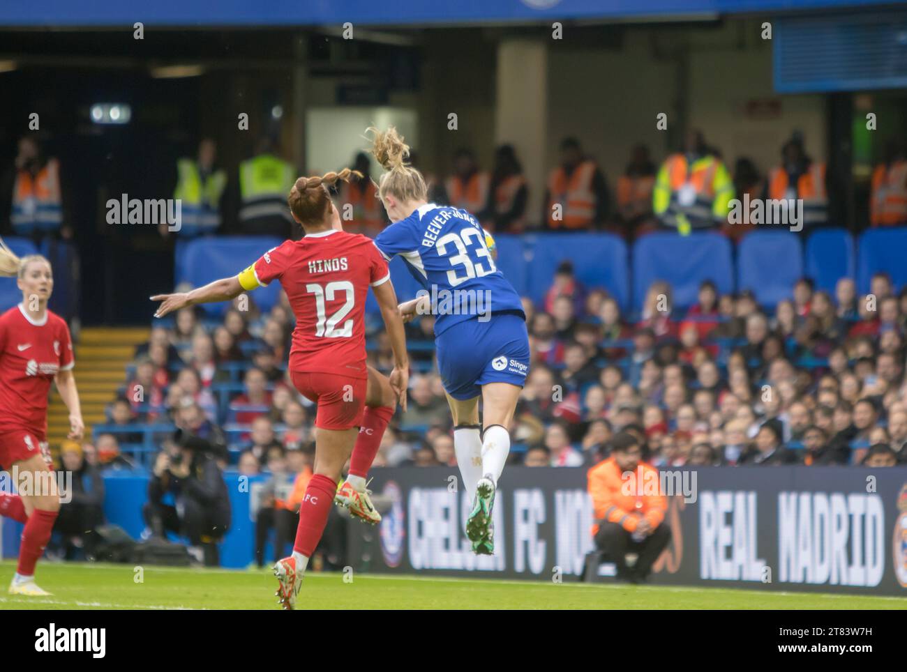 Chelsea, Royaume-Uni. 18 novembre 2023. Aggie Beever-Jones (Chelsea 33) donne à Chelsea la tête du match de Barclays Womens Super League entre Chelsea et Liverppol à Stamford Bridge, Londres. (Tom Phillips/SPP) crédit : SPP Sport Press photo. /Alamy Live News Banque D'Images