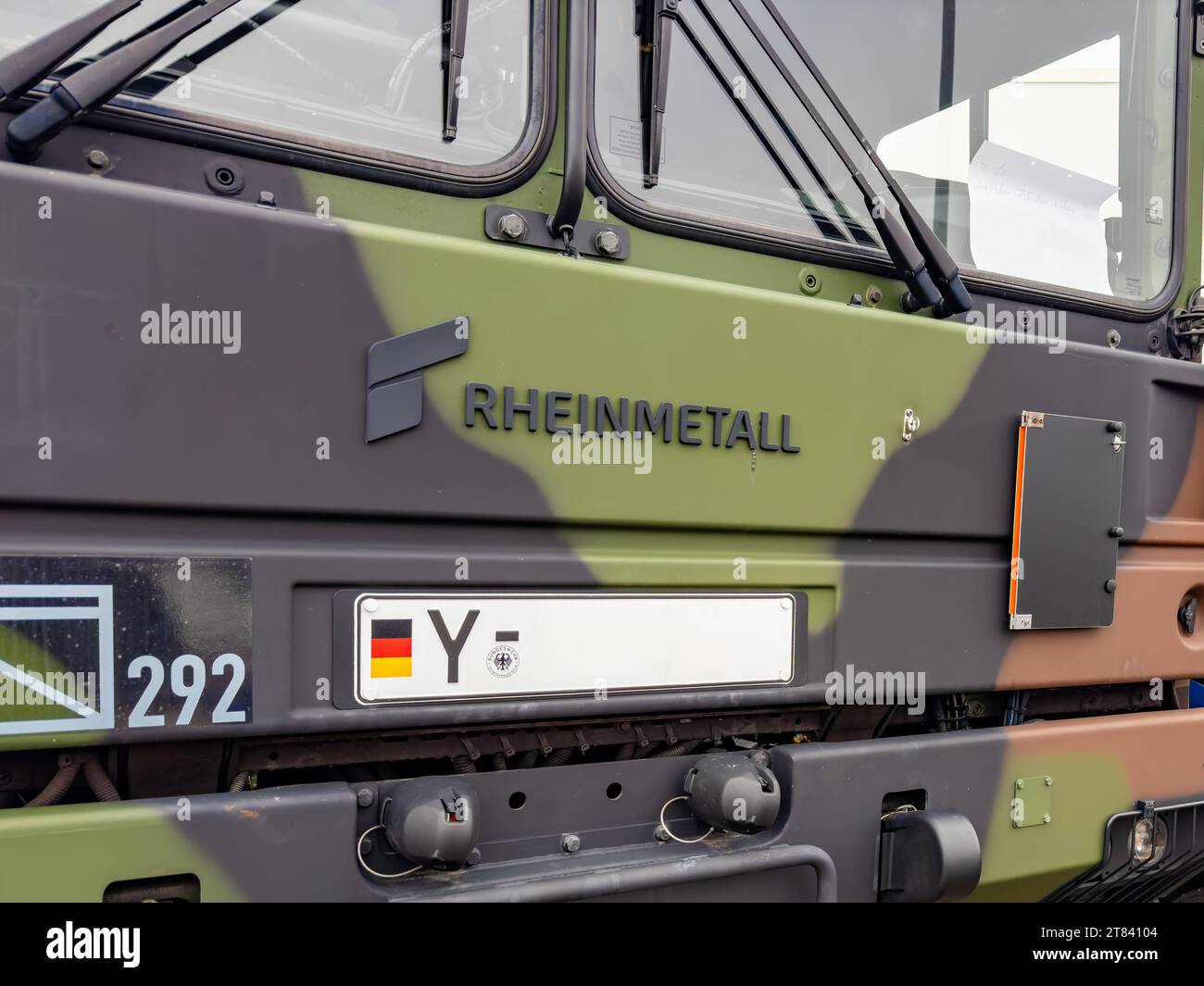 Bavière, Allemagne - novembre 14 : logo Rheinmetall sur un véhicule de la Bundeswehr allemande *** Rheinmetall logo auf einem Fahrzeug der deutschen Bundeswehr crédit : Imago/Alamy Live News Banque D'Images