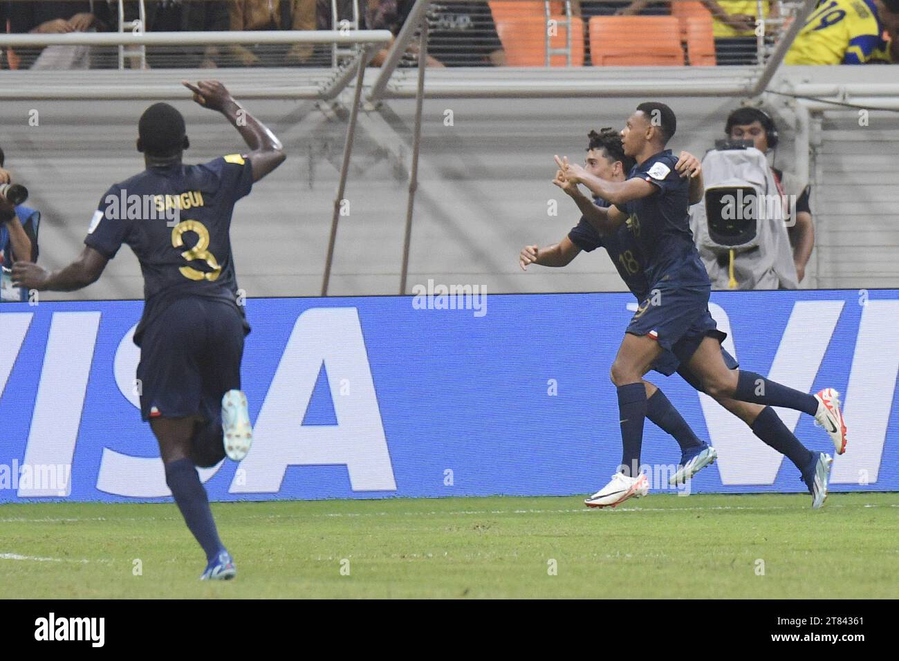 Jakarta, Indonésie. 18 novembre 2023. USA - France - Groupe E : coupe du monde U-17 de la FIFA au Jakarta International Stadium. Crédit : Meng Gao/Alamy Live News Banque D'Images