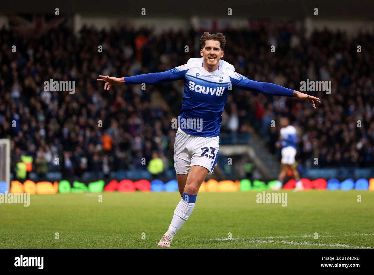 Connor Mahoney de Gillingham célèbre avoir marqué le premier but de leur équipe lors du match de Sky Bet League Two au Priestfield Stadium de Gillingham. Date de la photo : Samedi 18 novembre 2023. Banque D'Images