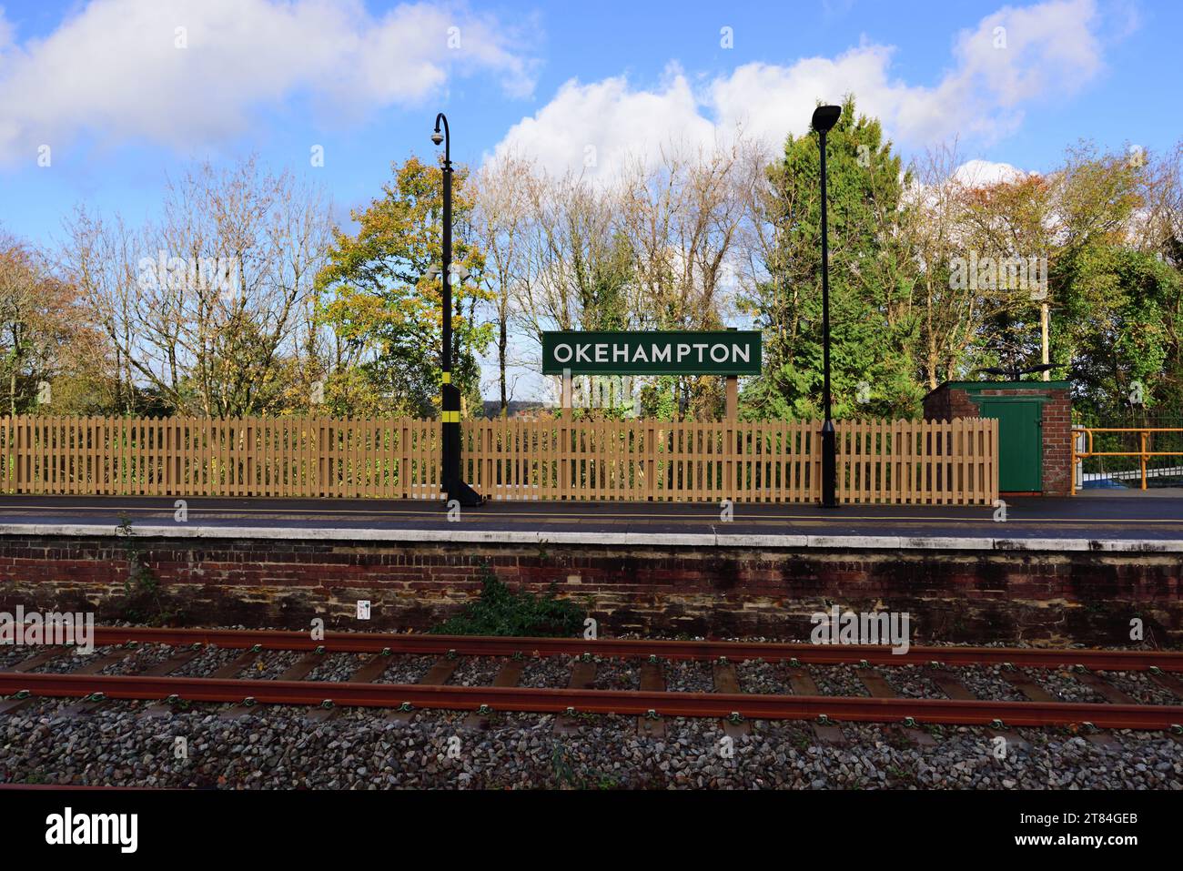 Gare d'Okehampton sur la ligne Dartmoor dans le Devon, rouverte en 2021. Banque D'Images