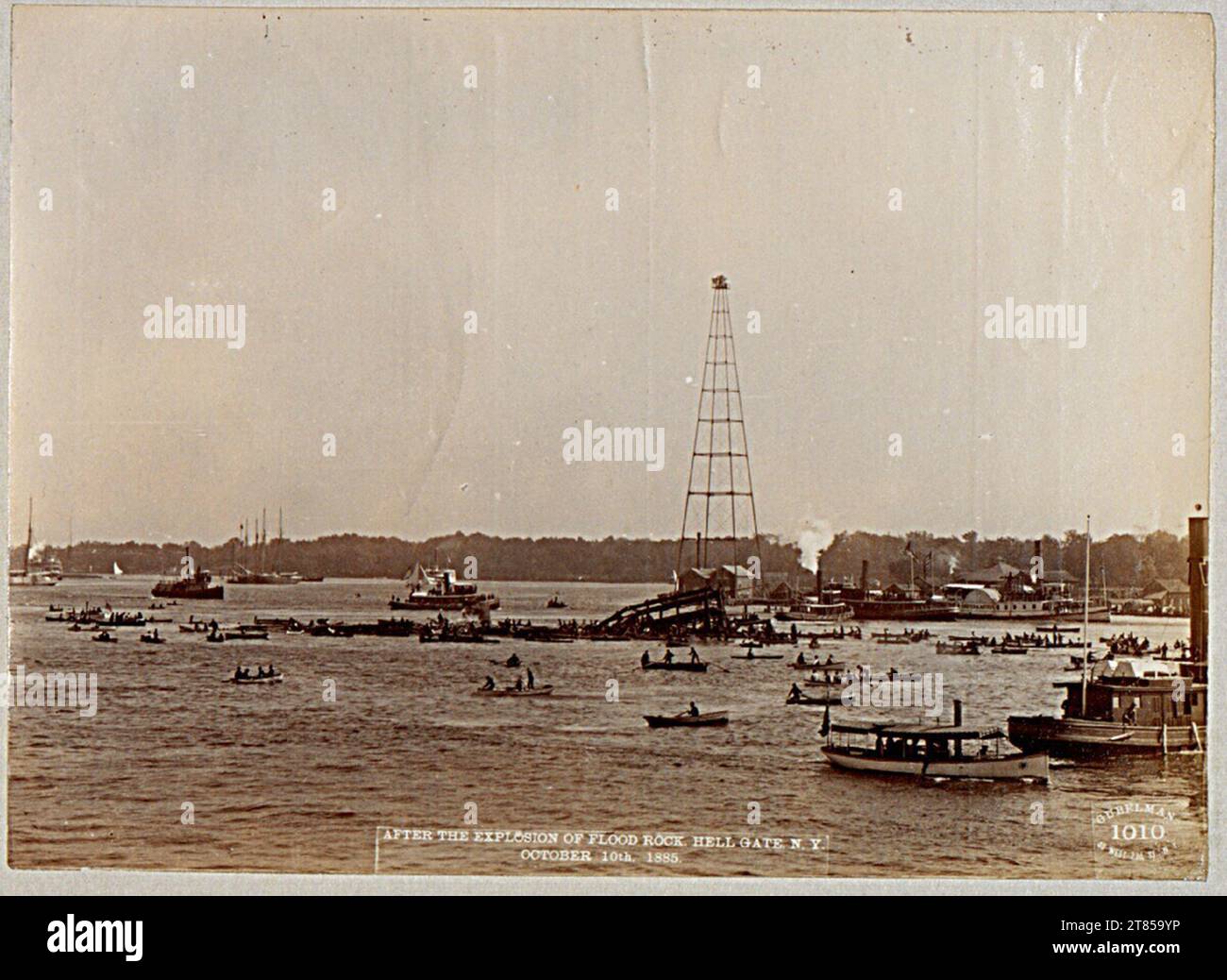 Theodore Gubelman après l'explosion de Flood Rock. Hell Gate N.Y. 10 octobre 1885. Papier albumine, sur la boîte 1885, 1885 Banque D'Images