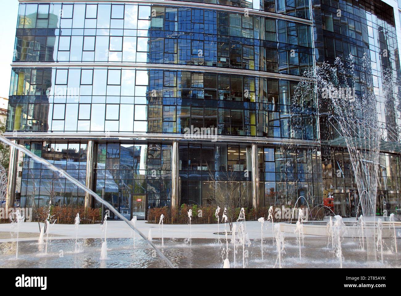 Varsovie Pologne, 6 mai 2016.Warsaw Spire est un nouvel immeuble de bureaux. C'est un bâtiment prestigieux au coeur de Varsovie. Directeur de sociétés mondiales Banque D'Images