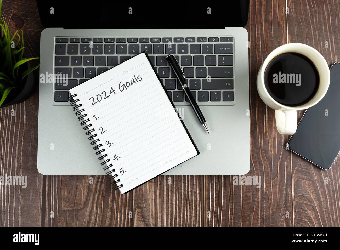 Ordinateur Portable Et Bloc-notes Avec Texte 2024 Résolutions Du Nouvel An