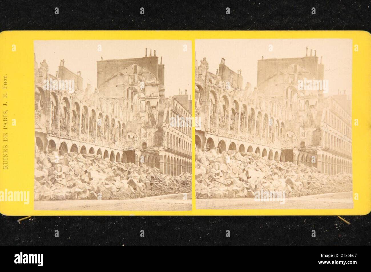 J. R. ruines de Paris : Ministère des Finances. Papier albumine, sur la boîte boîte / format stéréo 1871 , 1871 Banque D'Images