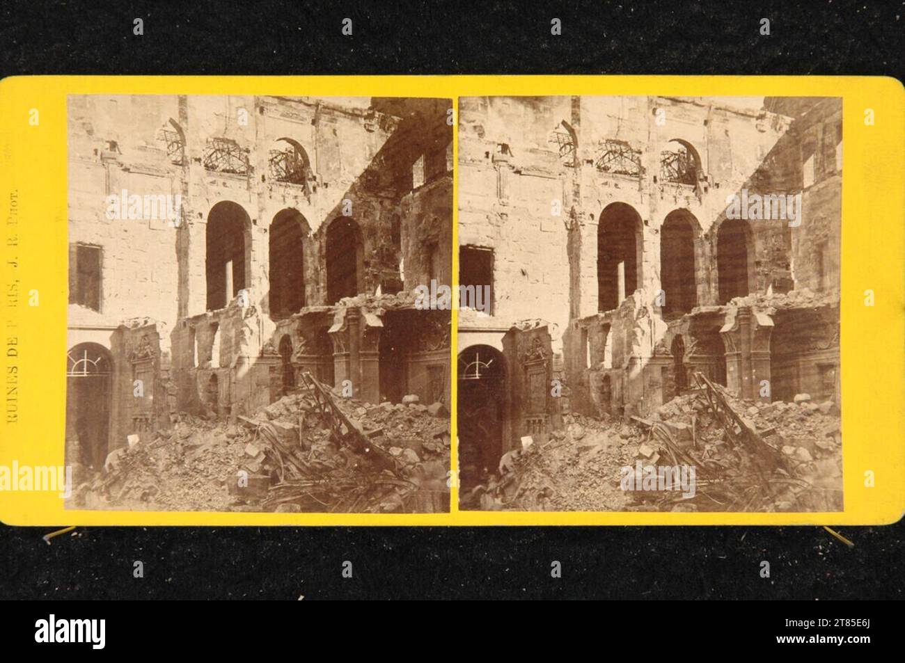 J. R. ruines de Paris : création de l'Hôtel de ville. Papier albumine, sur la boîte boîte / format stéréo 1871 , 1871 Banque D'Images