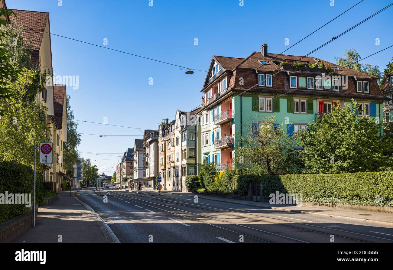 Stadt Zürich Blick stadtauswärts entlang der Winterthurerstrasse im Zürcher Stadtkreis 6. Zürich, Schweiz, 26.06.2022 *** ville de Zurich Voir hors de la ville le long de la Winterthurerstrasse dans le district de Zurich 6 Zurich, Suisse, 26 06 2022 Credit : Imago/Alamy Live News Banque D'Images
