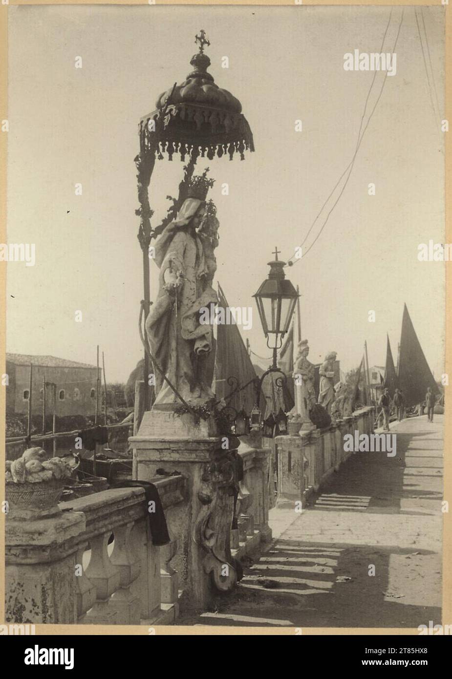 Pont Ferdinand Ritter von Staudenheim avec des figures de saints. Platinotype, sur la boîte 1894, 1894 Banque D'Images