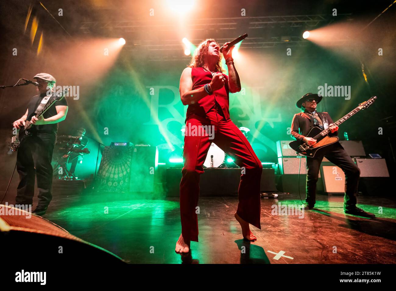 Oslo, Norvège. 17 novembre 2023. Le groupe de rock américain Rival Sons donne un concert au Sentrum Scene à Oslo. Ici, le chanteur Jay Buchanan est vu en direct sur scène. (Crédit photo : Gonzales photo/Alamy Live News Banque D'Images