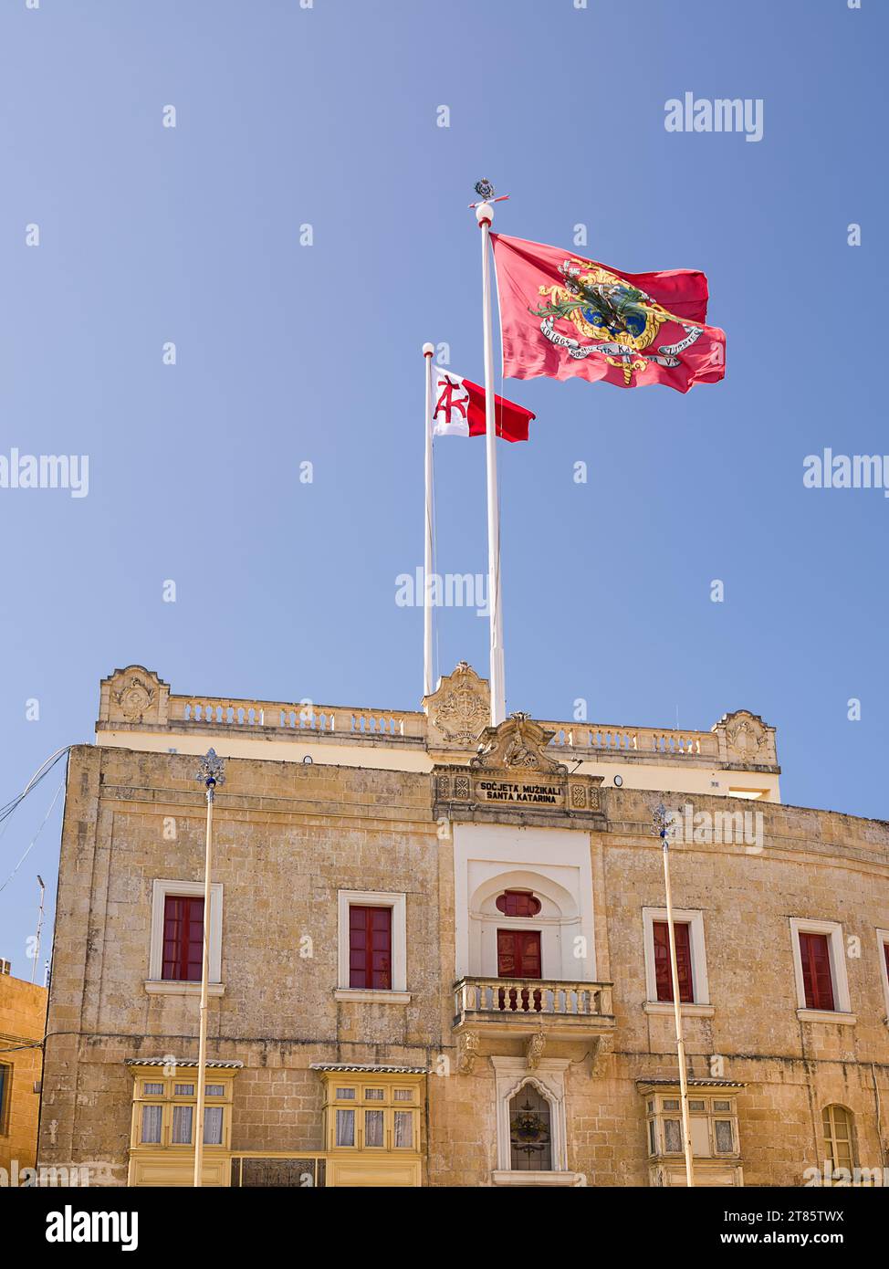 Drapeau de Malte et Grand Maître de la Philharmonie de Zurrieq Banque D'Images