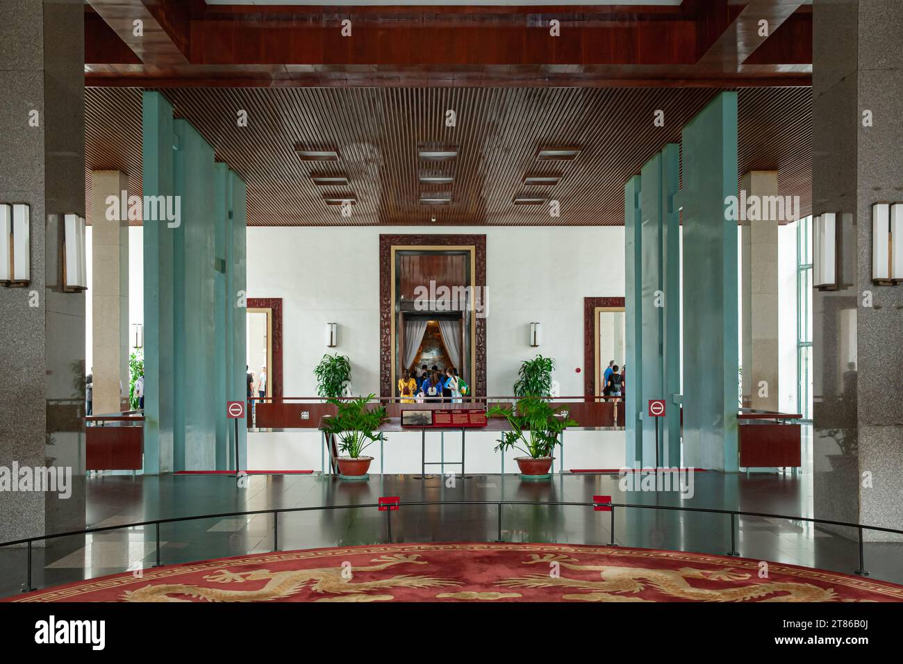 Ho Chi Minh ville, Vietnam, mars 25 2023 : intérieur du Palais de l'indépendance également connu sous le nom de la salle des congrès de réunification, le lobby avec Banque D'Images