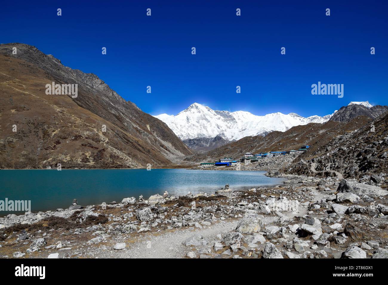 Cho Oyu et le lac Gokyo Banque D'Images