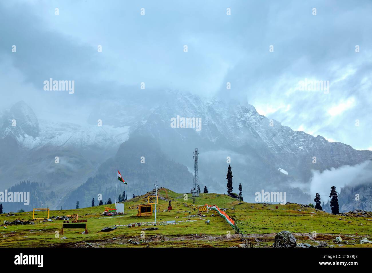 Montagne enneigée dans la station de colline de Sonamarg au Jammu Cachemire inde. Banque D'Images
