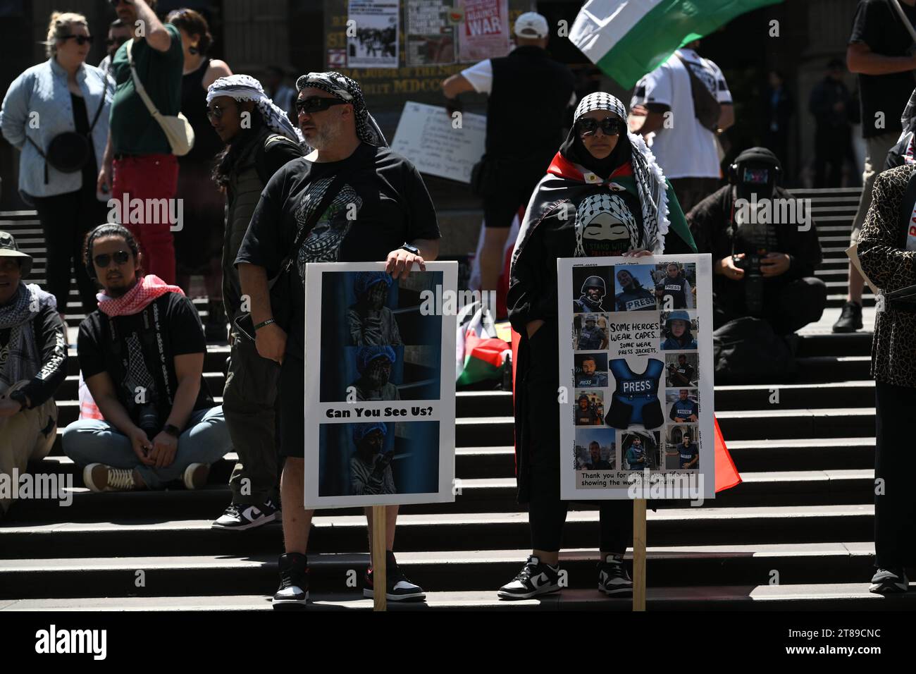 MELBOURNE, AUSTRALIE 19 novembre 2023. Des manifestants organisent une manifestation dans la ville australienne de Melbourne lors d'une journée d'action en faveur d'un cessez-le-feu et de la fin des hostilités israéliennes en Palestine. Crédit : Karl Phillipson/Alamy Live News Banque D'Images