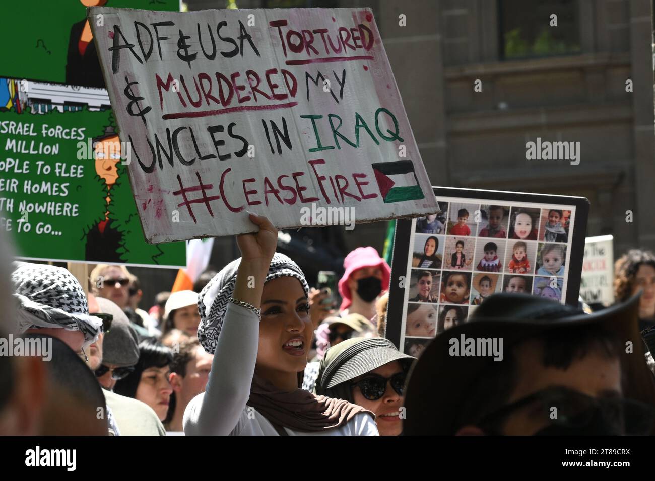 MELBOURNE, AUSTRALIE 19 novembre 2023. Des manifestants organisent une manifestation dans la ville australienne de Melbourne lors d'une journée d'action en faveur d'un cessez-le-feu et de la fin des hostilités israéliennes en Palestine. Crédit : Karl Phillipson/Alamy Live News Banque D'Images