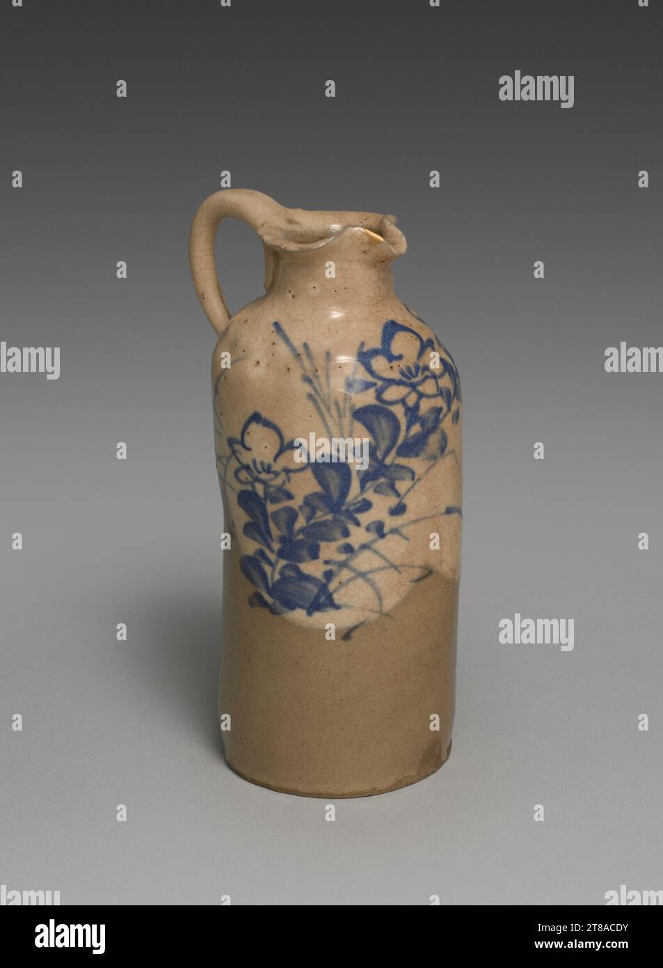 Saké verser avec Bellflowers, v. 1844–57. Attribué à Seifū Yohei I (japonais, 1801-1861). Une des paires de flacons de saké ; grès avec barbotine blanche, bleu sous glaçage et réparation or (kintsugi) (articles Kyoto); Banque D'Images