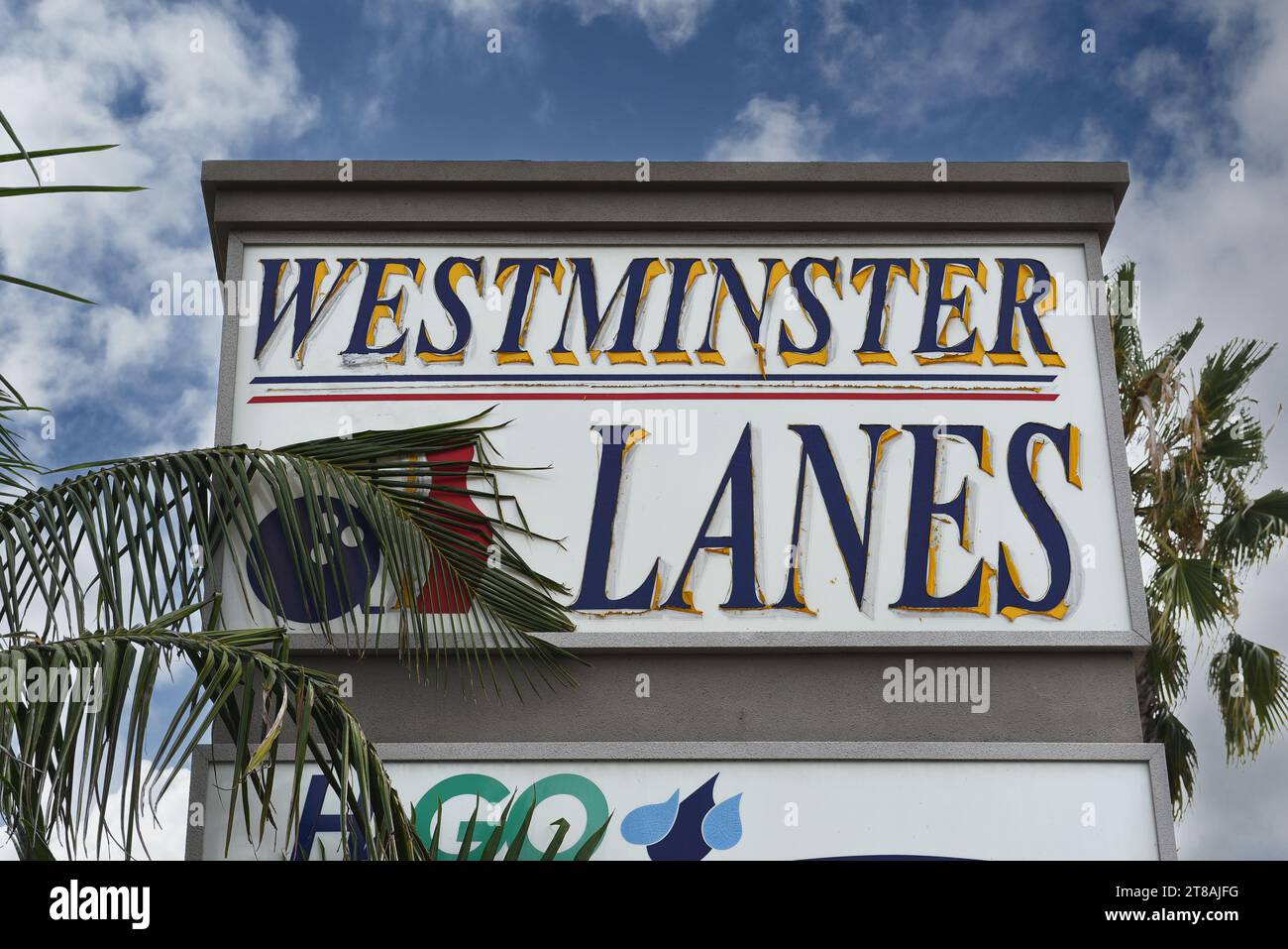 WESTMINSTER, CALIFORNIE - 25 octobre 2023 : Westminster Lanes Bowling Alley signe. Banque D'Images