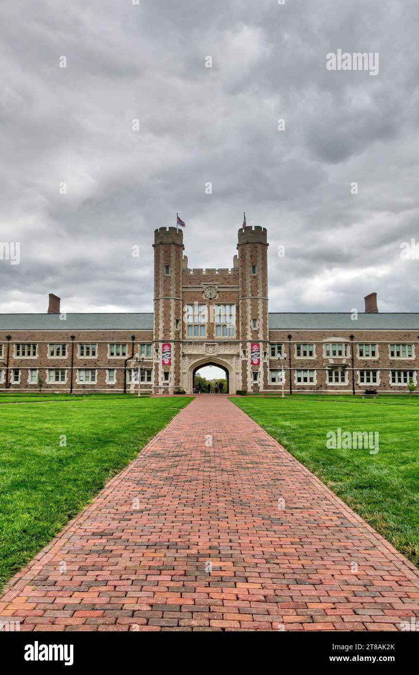 ST. LOUIS, Mo, USA - 19 OCTOBRE 2023 : Brookings Hall sur le campus Danforth de l'Université Washington à Saint-Louis. Banque D'Images