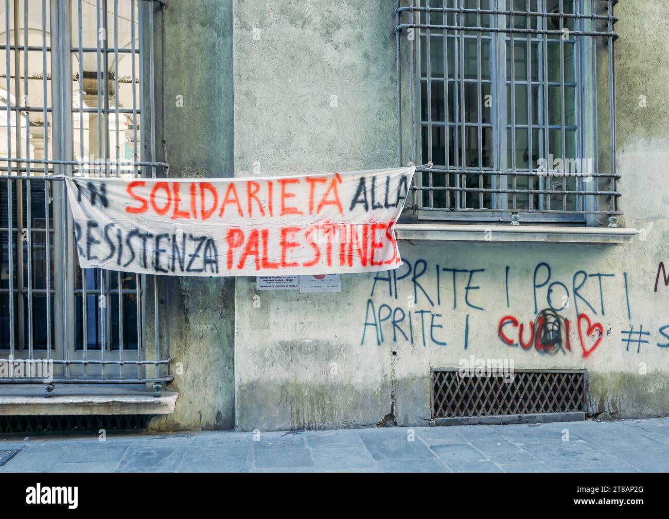 Gênes, Italie - 18 novembre 2023 : signe de protestation pro-Palestine à Gênes, Italie Banque D'Images