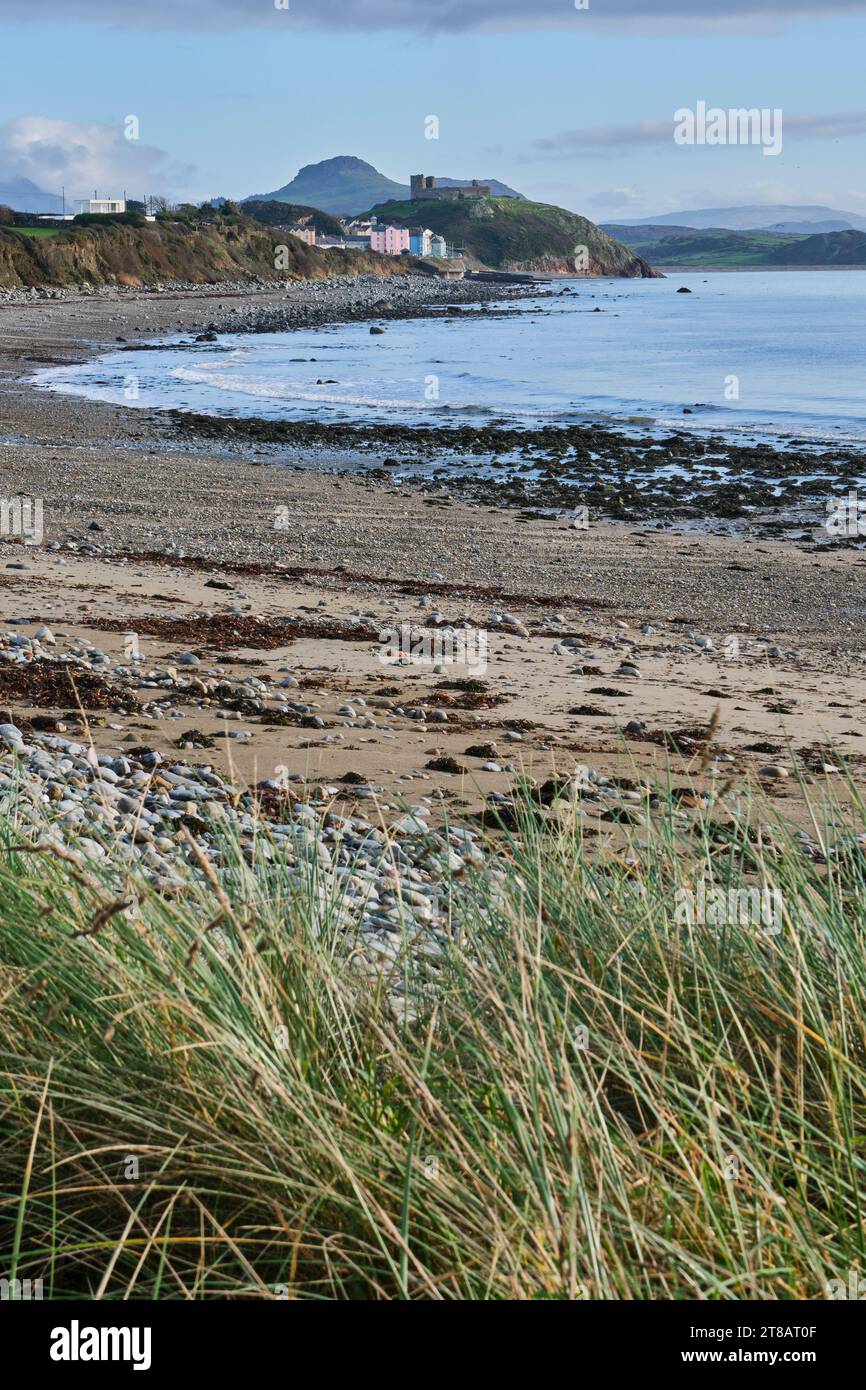 Plage et château de Criccieth, Criccieth, Gwynedd, pays de Galles Banque D'Images