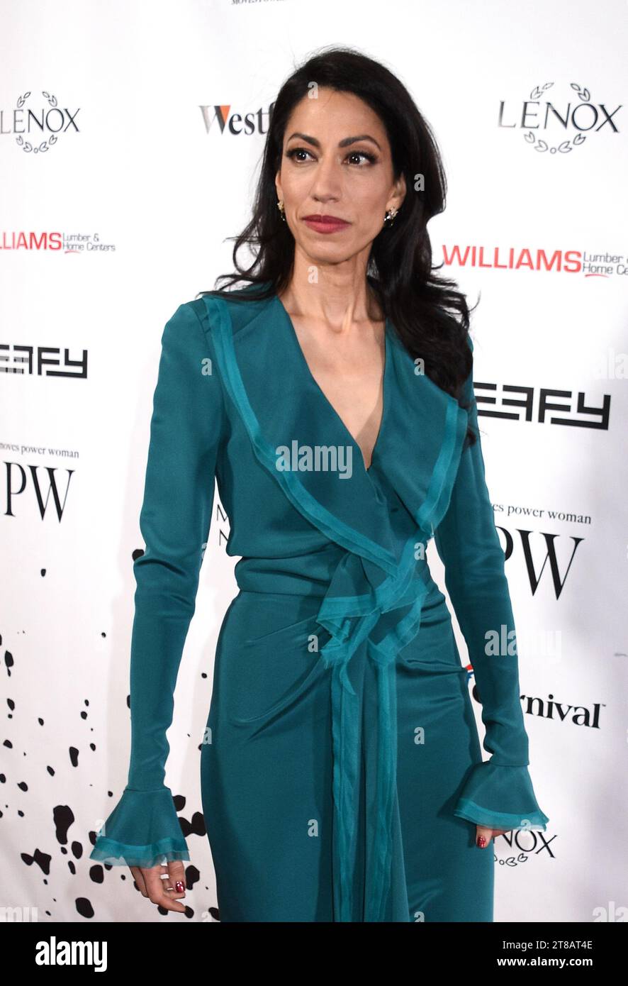 New York, NY, États-Unis. 18 novembre 2023. Huma Abedin au 20e gala annuel des Moves Power Women Awards du New York Moves Magazine, le 18 novembre 2023, au Mandarin Oriental de New York. Crédit : Mpi099/Media Punch/Alamy Live News Banque D'Images